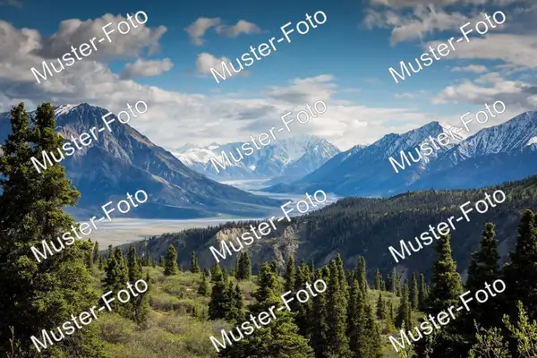 Blick auf die Berge vom Knisi-Ranch